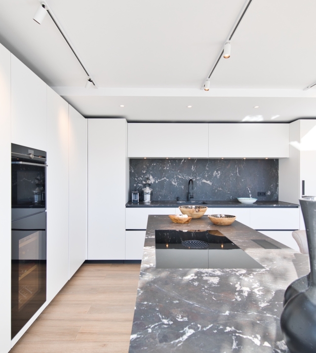 Resa Estates Ibiza te koop penthouse Marina botafoch for sale Ibiza kitchen 3.jpeg